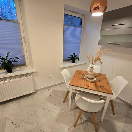 Klodzki Z Parkingiem - Blisko Centrum *