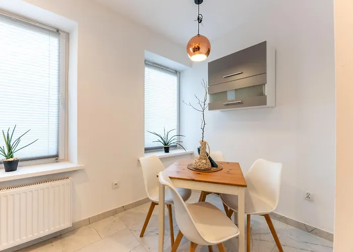 Apartment Klodzki Z Parkingiem - Blisko Centrum Klodzko